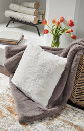 J&M Furniture - Ashley Furniture - Gariland Pillow (Set of 4) - Pillow (4/CS) - A1000863